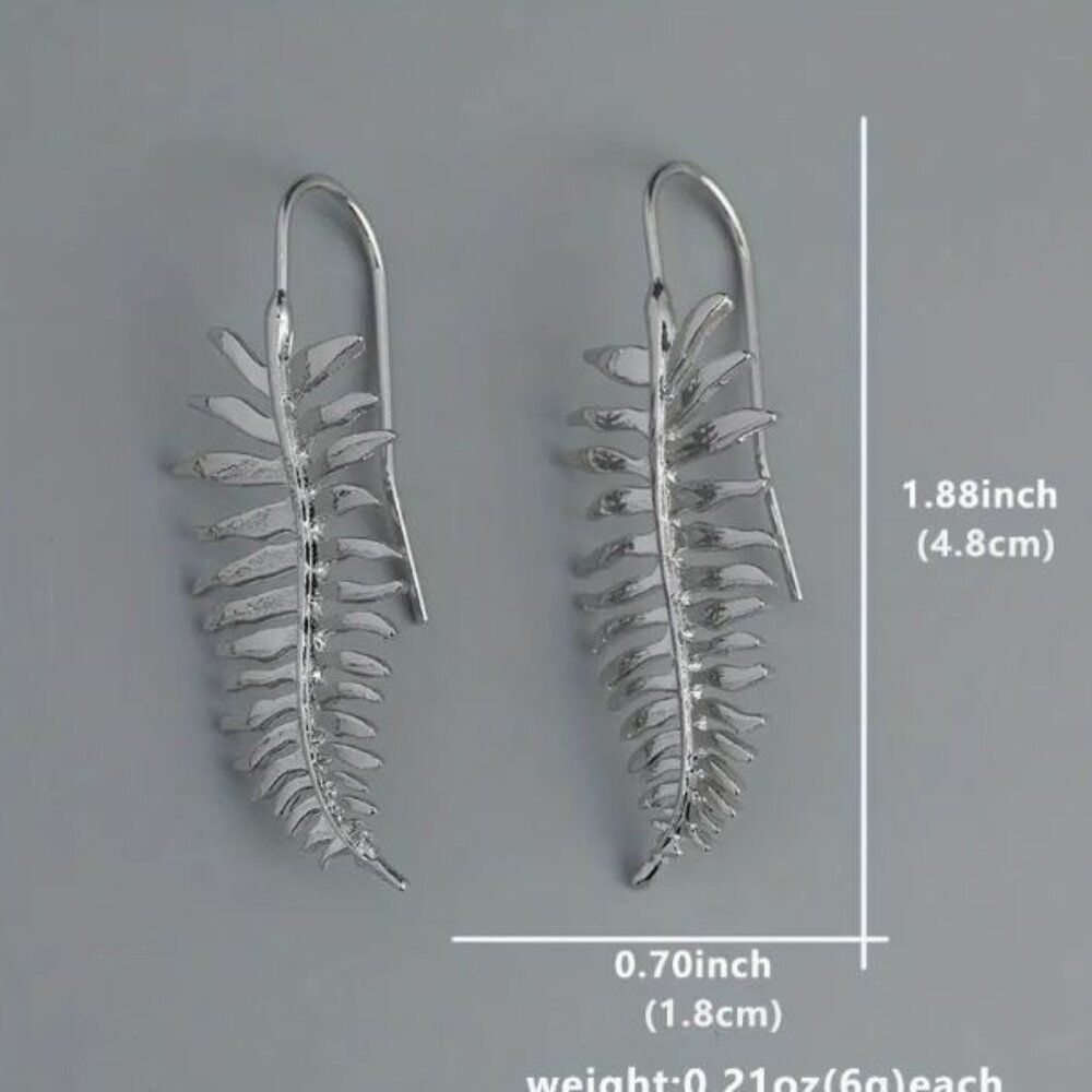 NEW Silver Plated Minimalist Curved Leaf Earrings Pierced - Picture 3 of 4